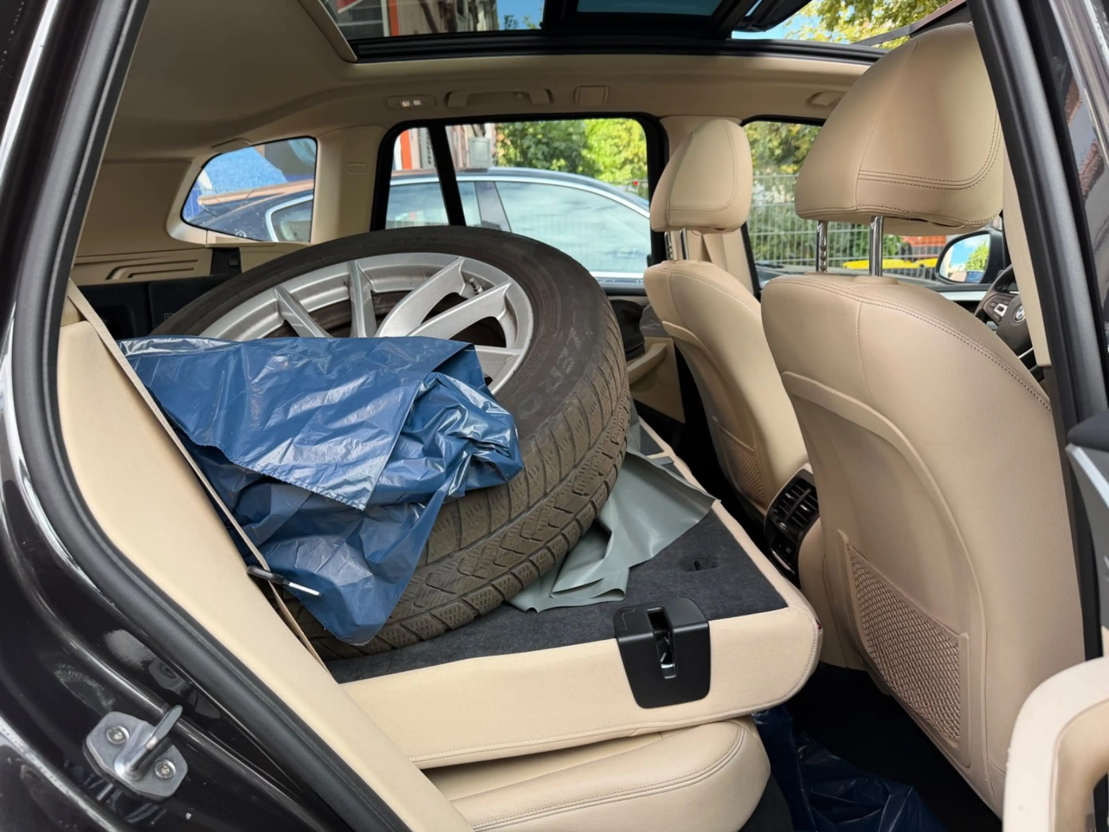 BMW X3 xDrive 20 i Advantage Leder AHK Standheizung — photo 13