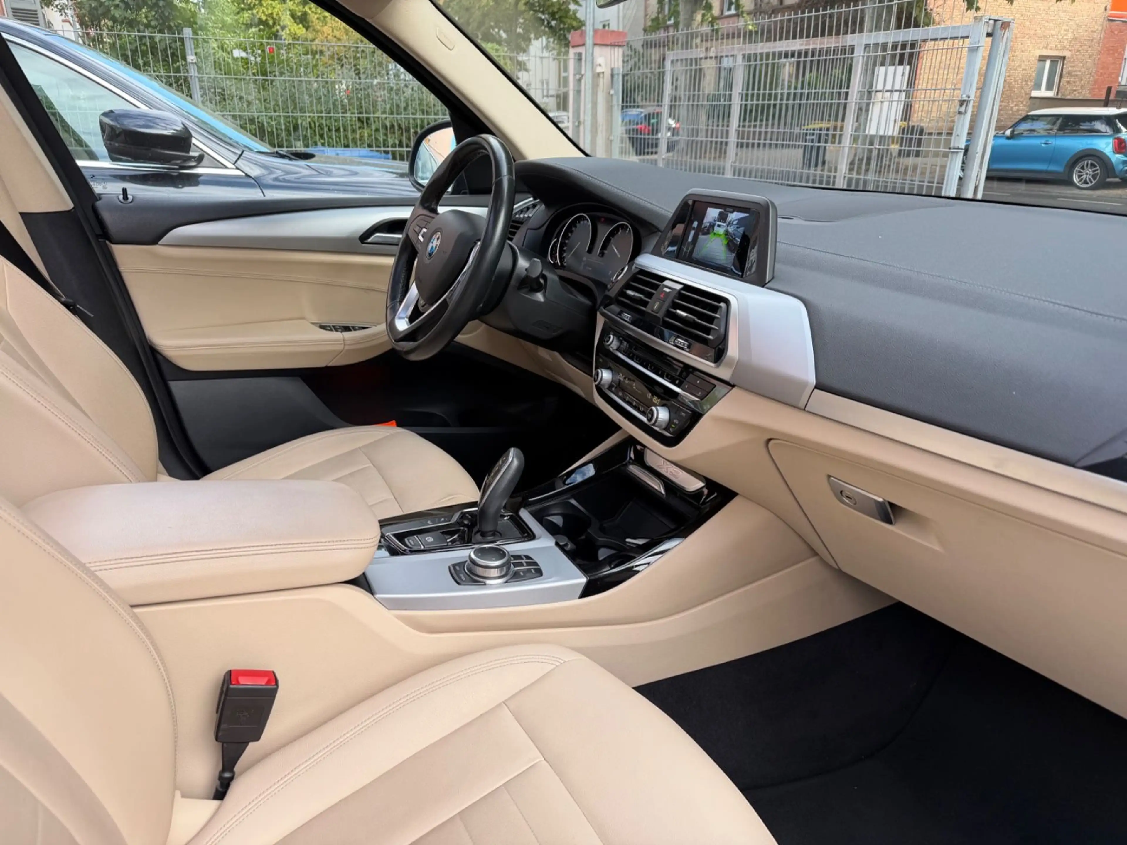 BMW X3 xDrive 20 i Advantage Leder AHK Standheizung — photo 11