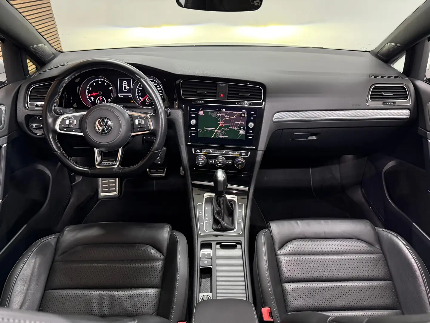 Volkswagen Golf 1.5 TSI 150 PK DSG R-Line | Leer | Navi | Pano | L Wit - 2