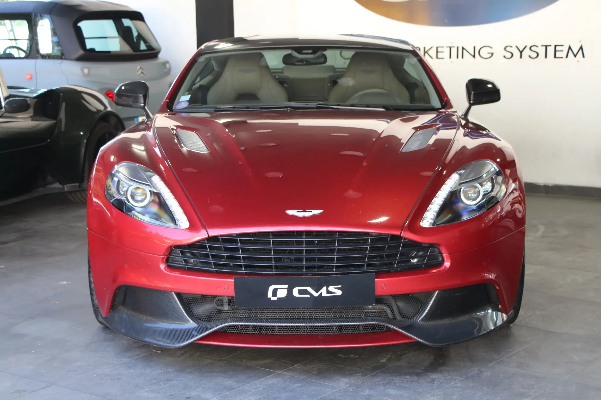 애스턴마틴 뱅퀴시 Coupe 2014 빨강 사진 2