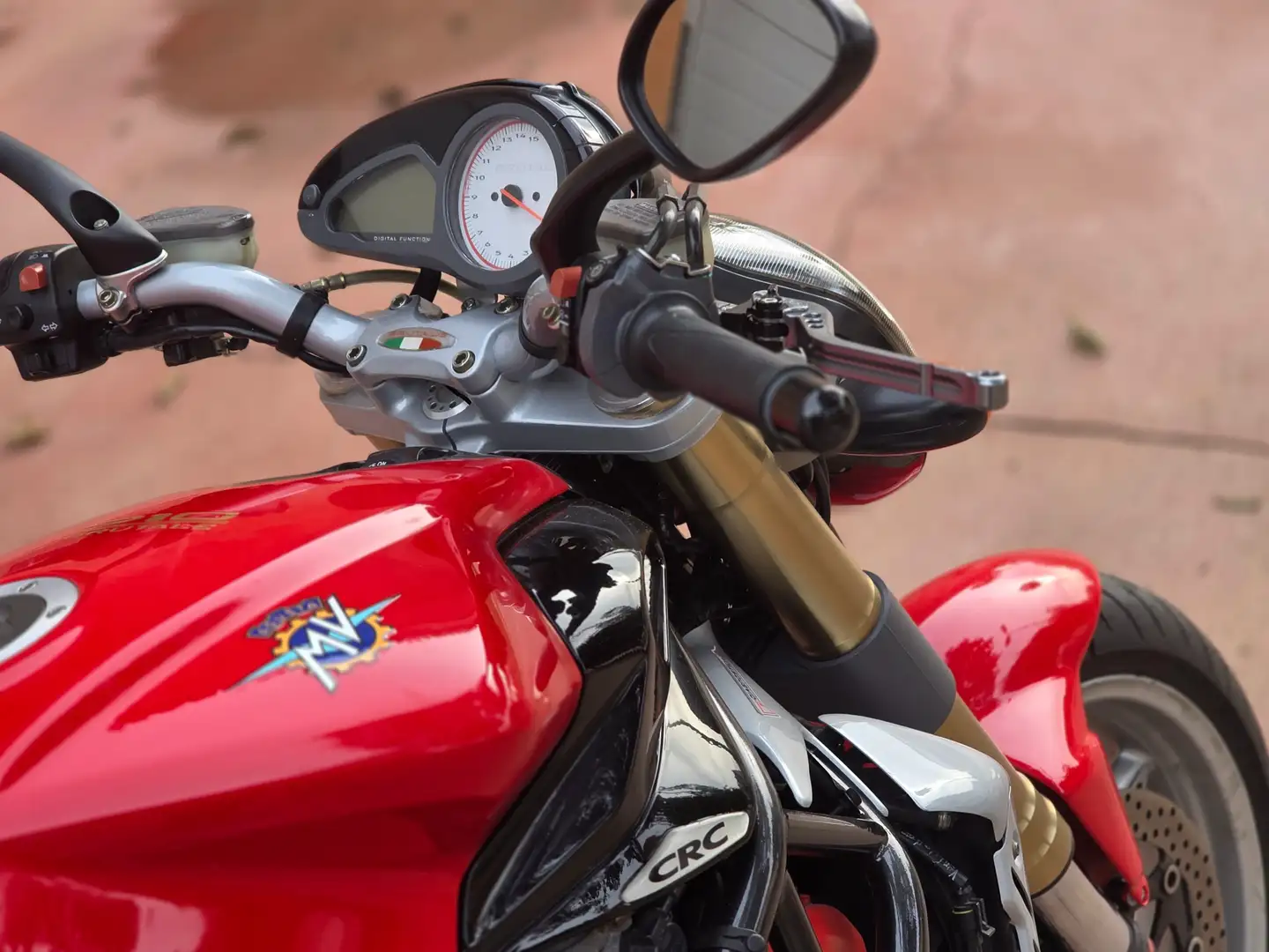 MV Agusta Brutale 910 Rojo - 2