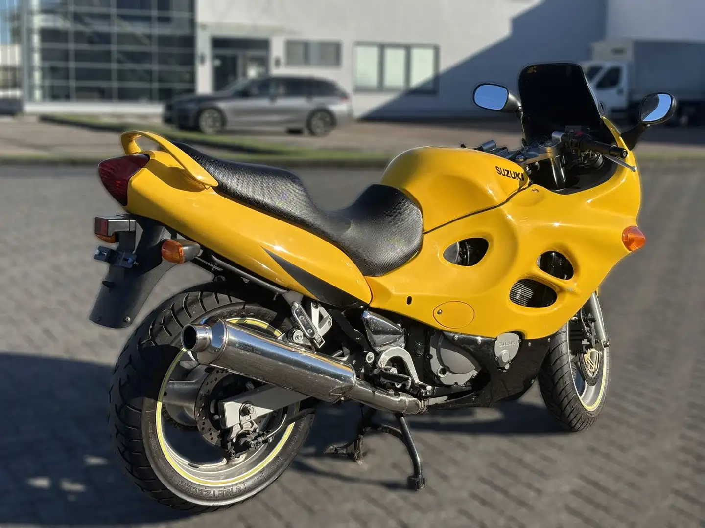 Suzuki GSX 600 F Jaune - 2