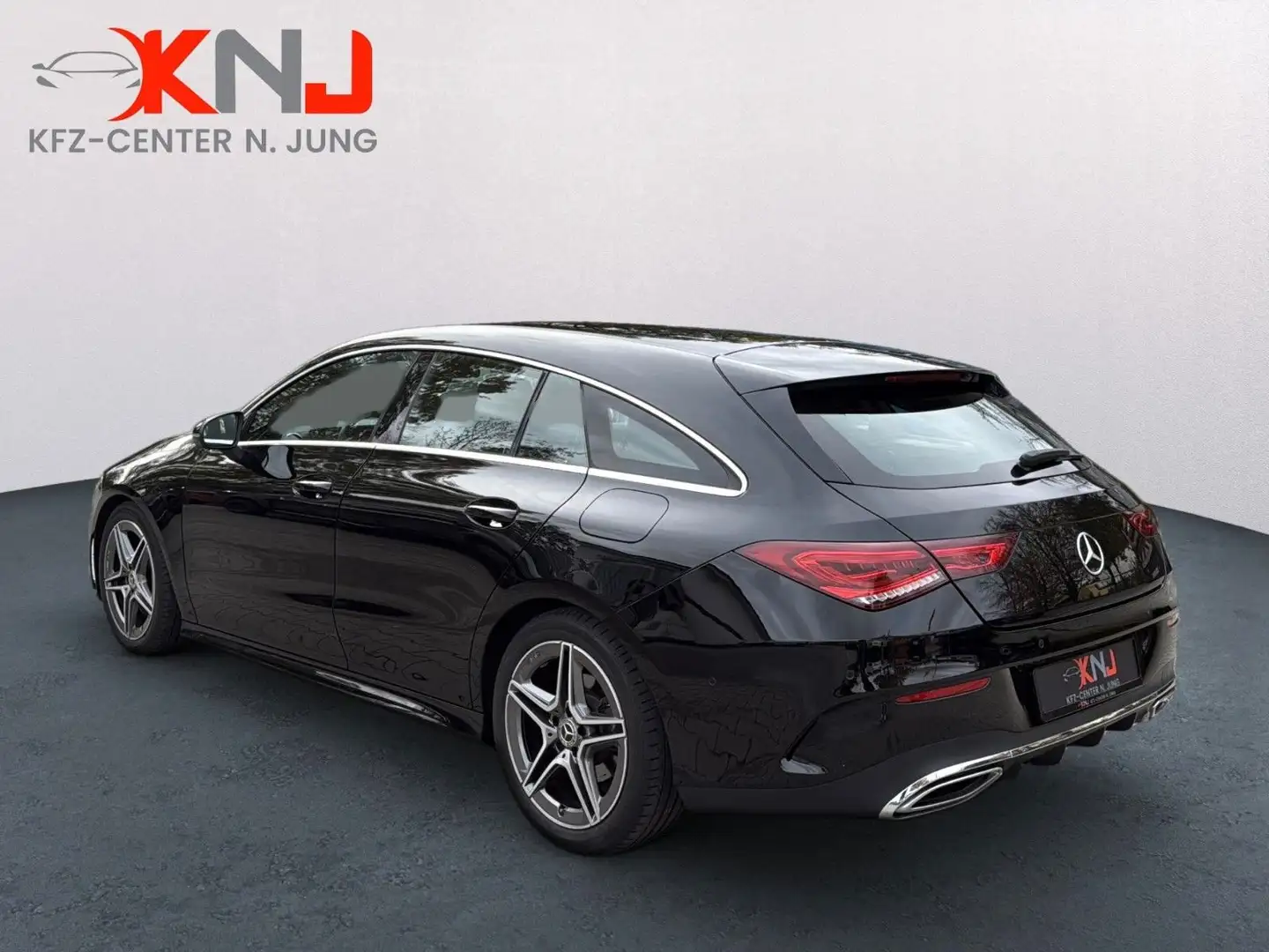 Mercedes-Benz CLA 220 AMG Line | 1. Hand Schwarz - 2