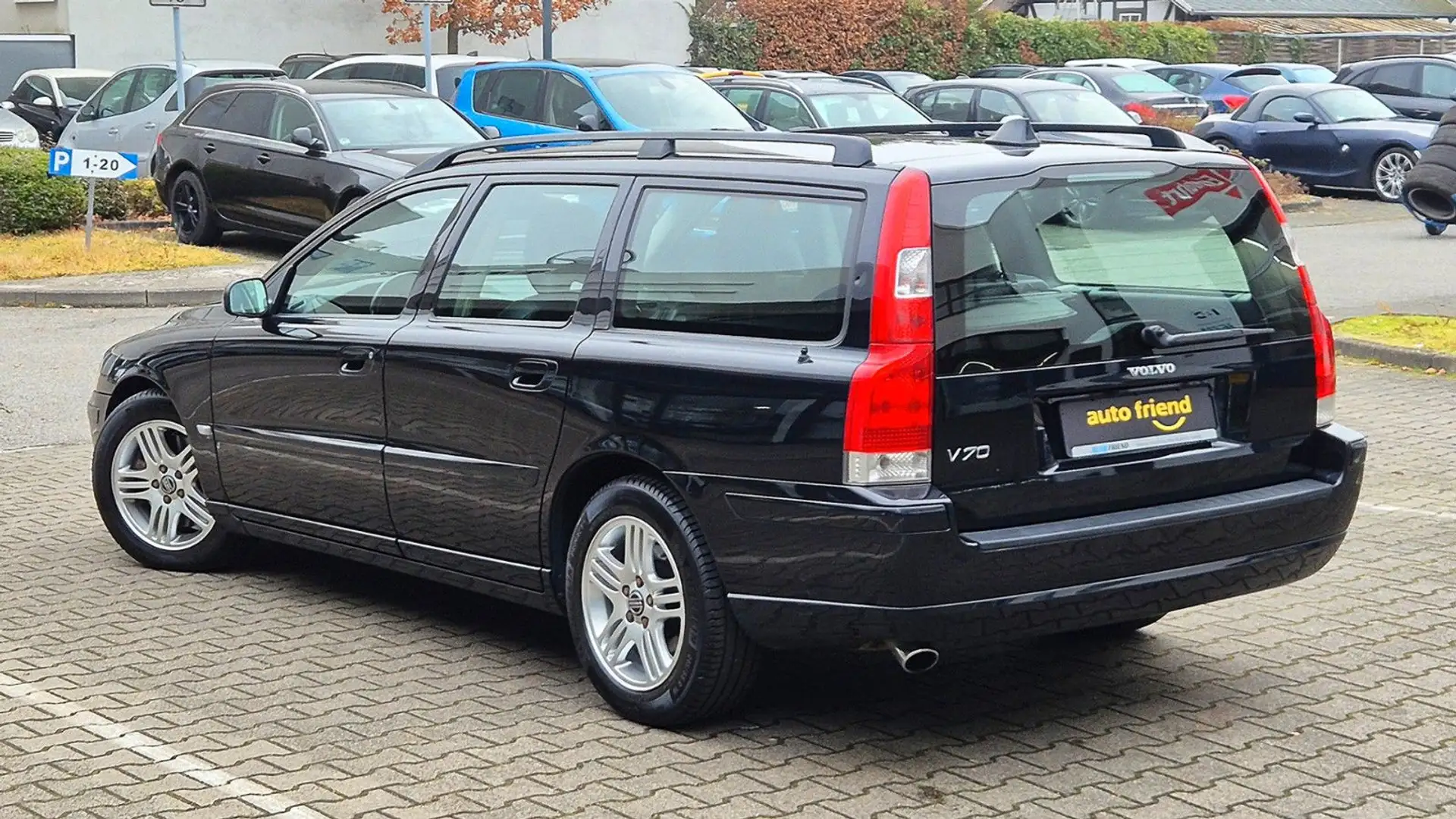 Volvo V70 2.4 Automatik T5 Momentum * 260 PS* Schwarz - 2
