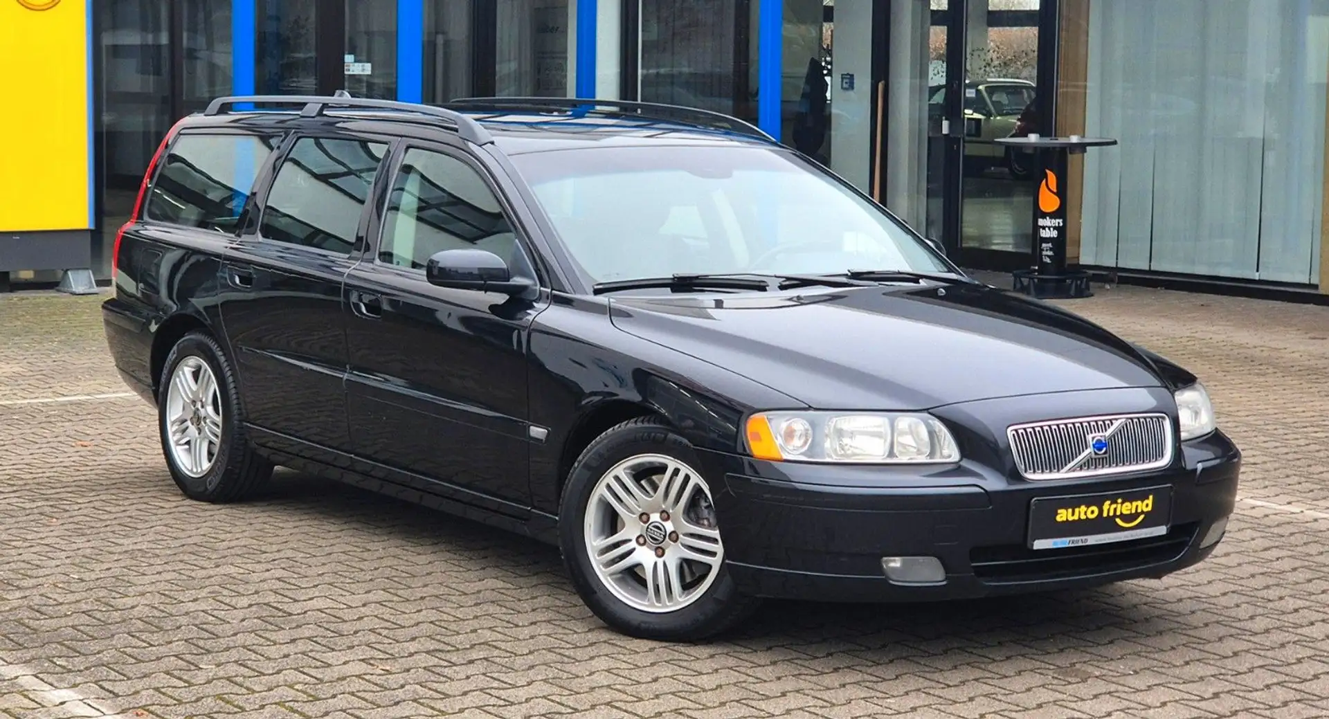 Volvo V70 2.4 Automatik T5 Momentum * 260 PS* Schwarz - 1