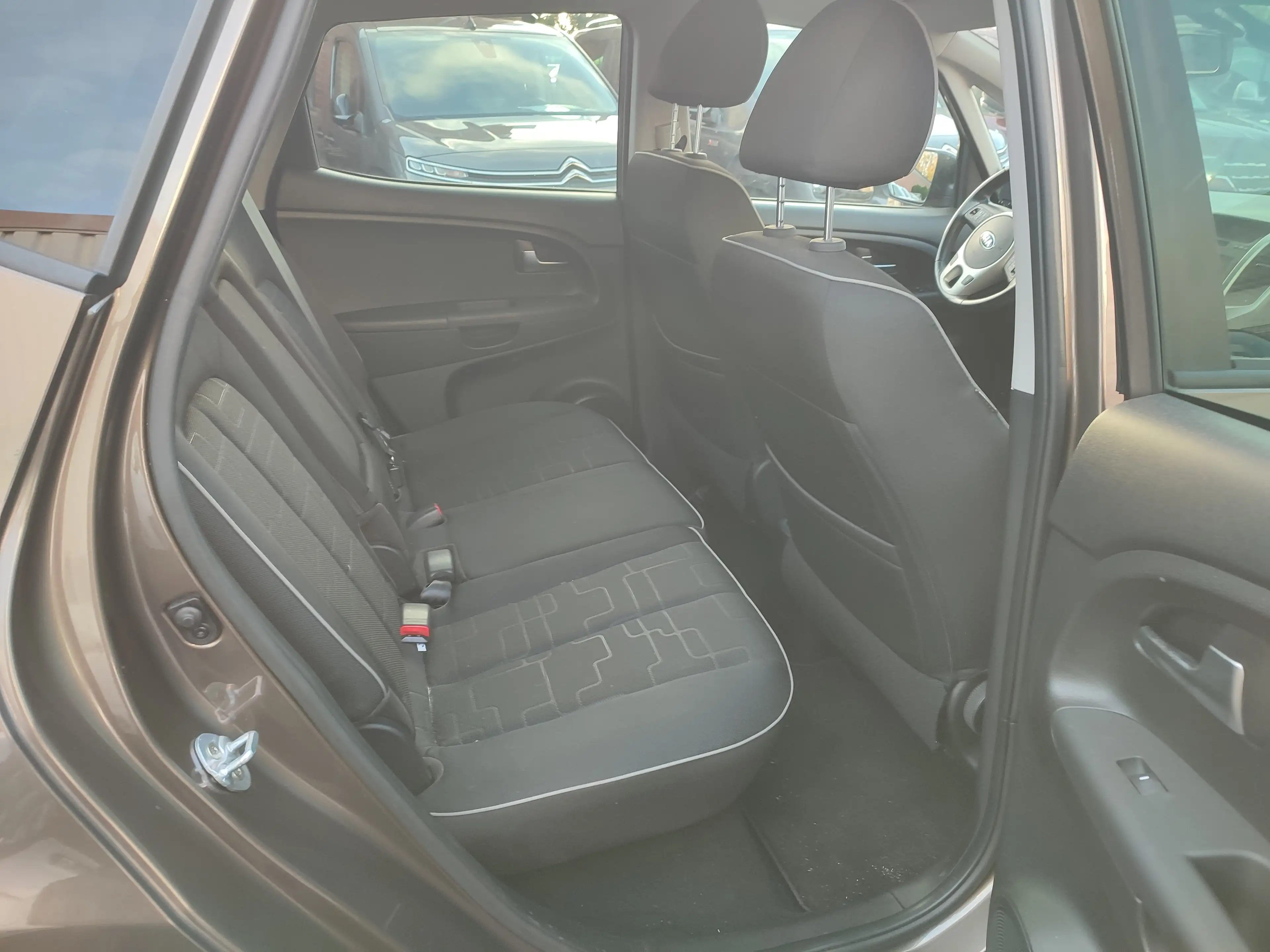 Kia Venga 1.6 Automatik/Klimaaut./Navi+Cam/Alufelgen — photo 5