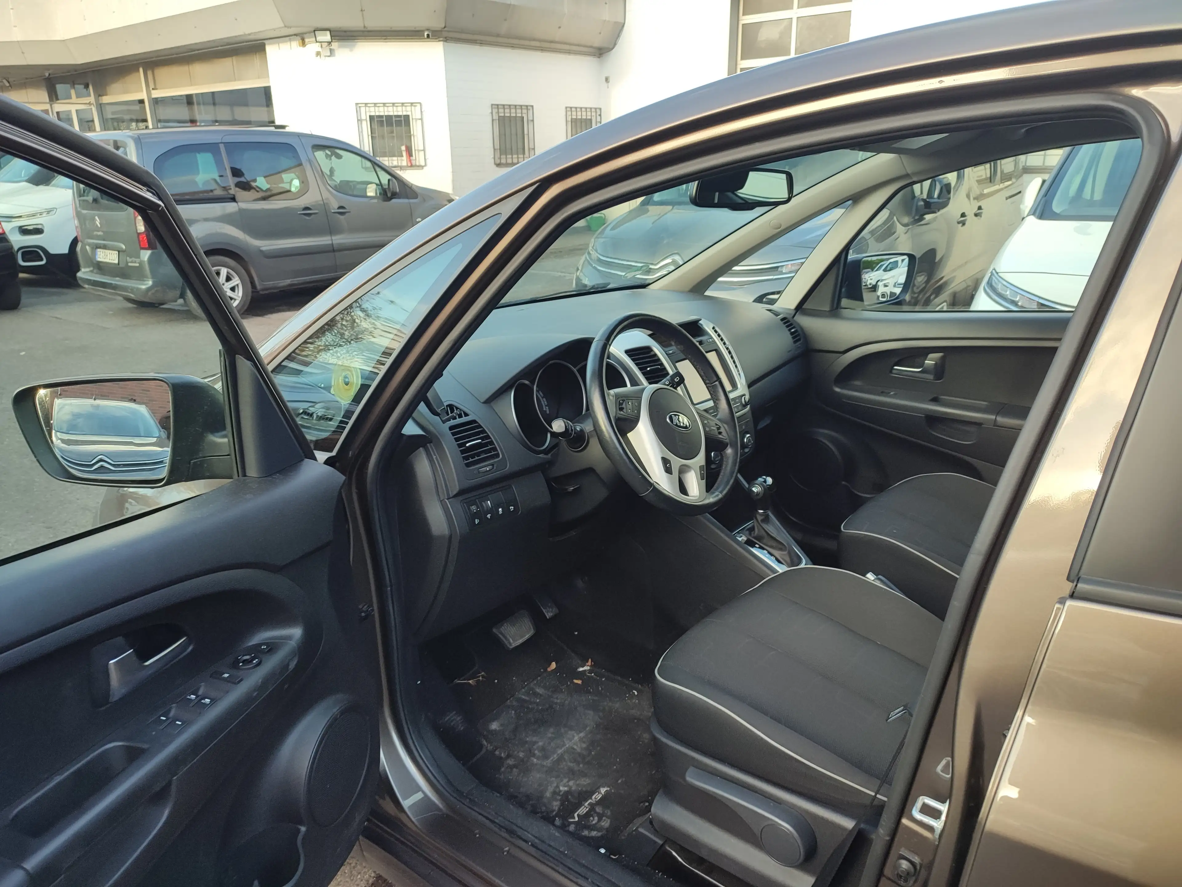 Kia Venga 1.6 Automatik/Klimaaut./Navi+Cam/Alufelgen — photo 7