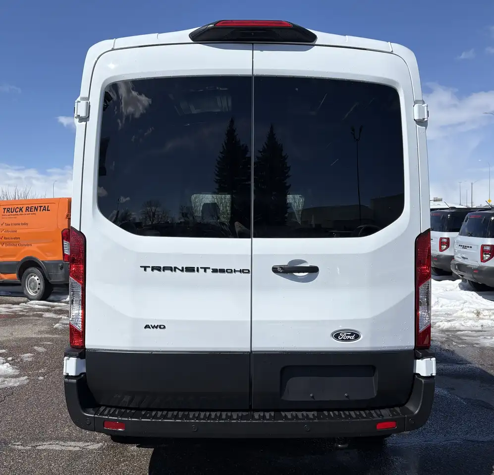 Ford Transit Cargo Van снимка Ford Transit Cargo Van