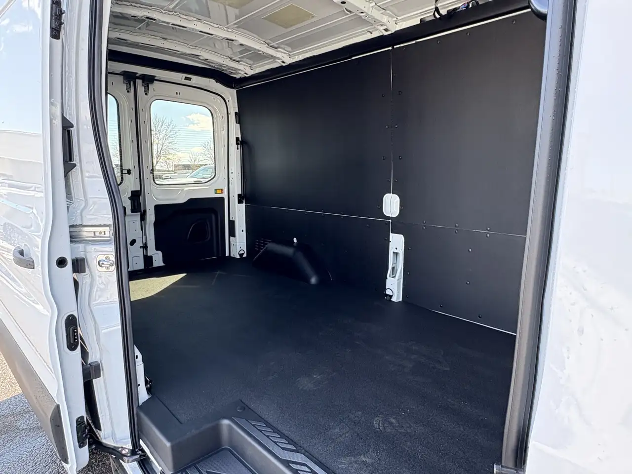 Ford Transit Cargo Van снимка Ford Transit Cargo Van