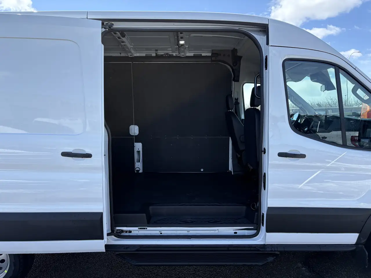 Ford Transit Cargo Van снимка Ford Transit Cargo Van