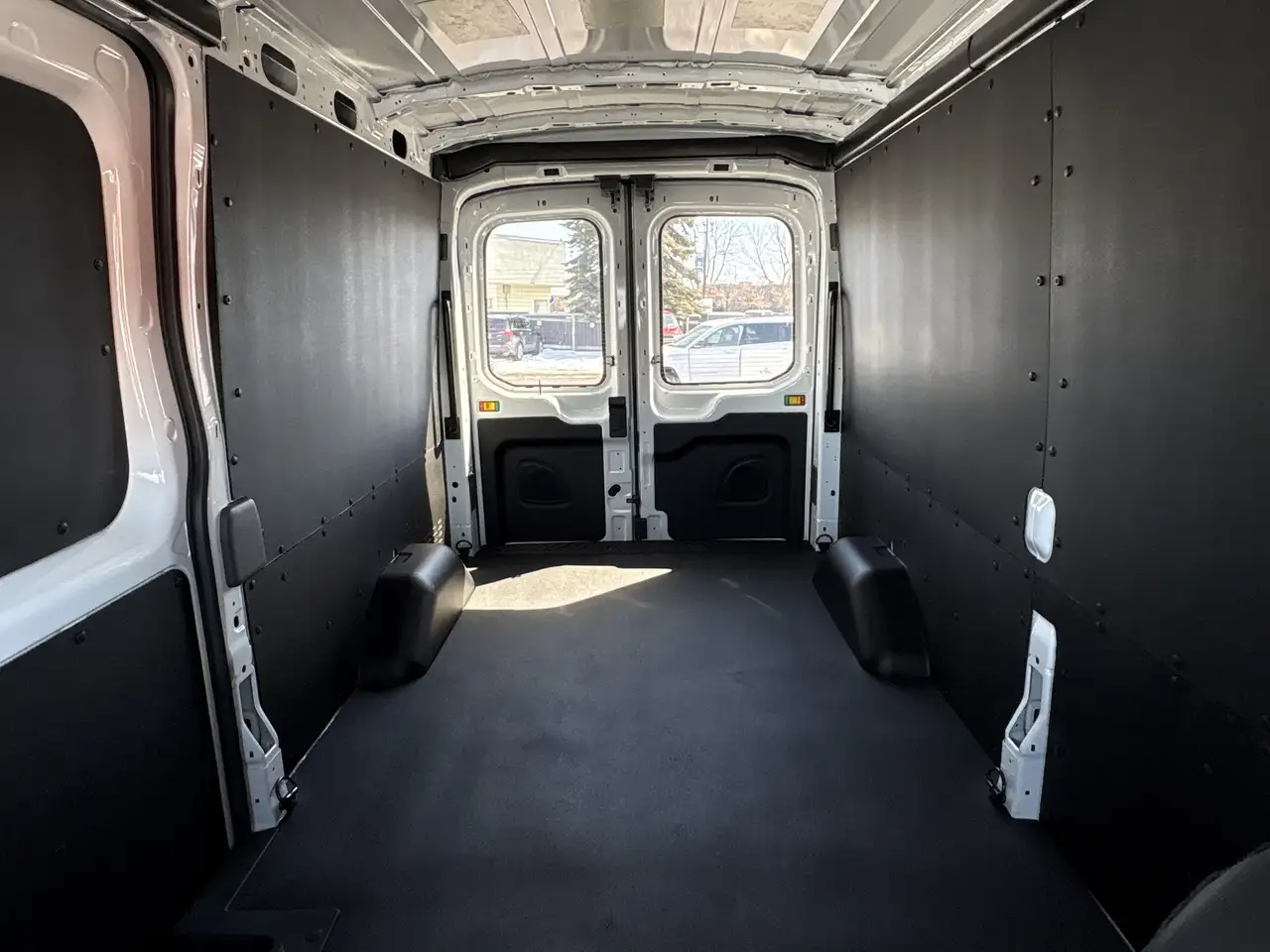 Ford Transit Cargo Van снимка Ford Transit Cargo Van