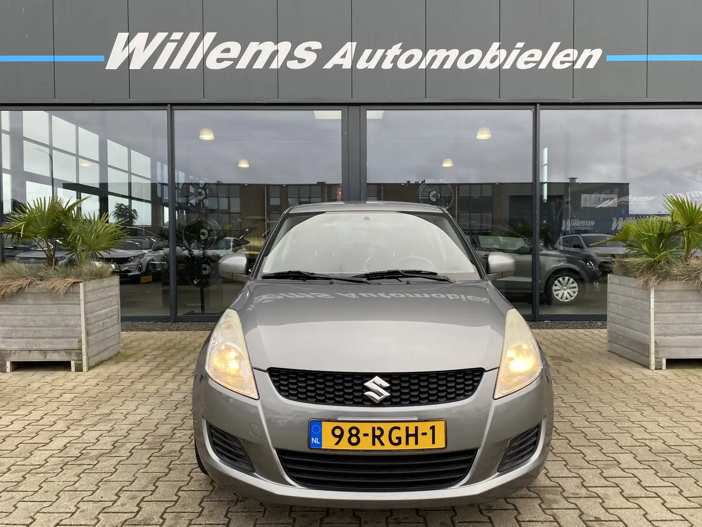 Suzuki Swift 1.2 Sportsline Airco, Stoelverwarming & Radio Grijs - 2
