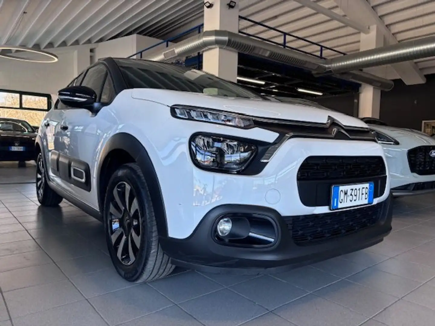 Citroen C3 C3 1.2 puretech Shine s Blanc - 2
