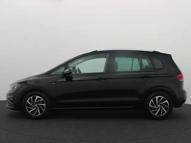 Volkswagen Golf Sportsvan view 2