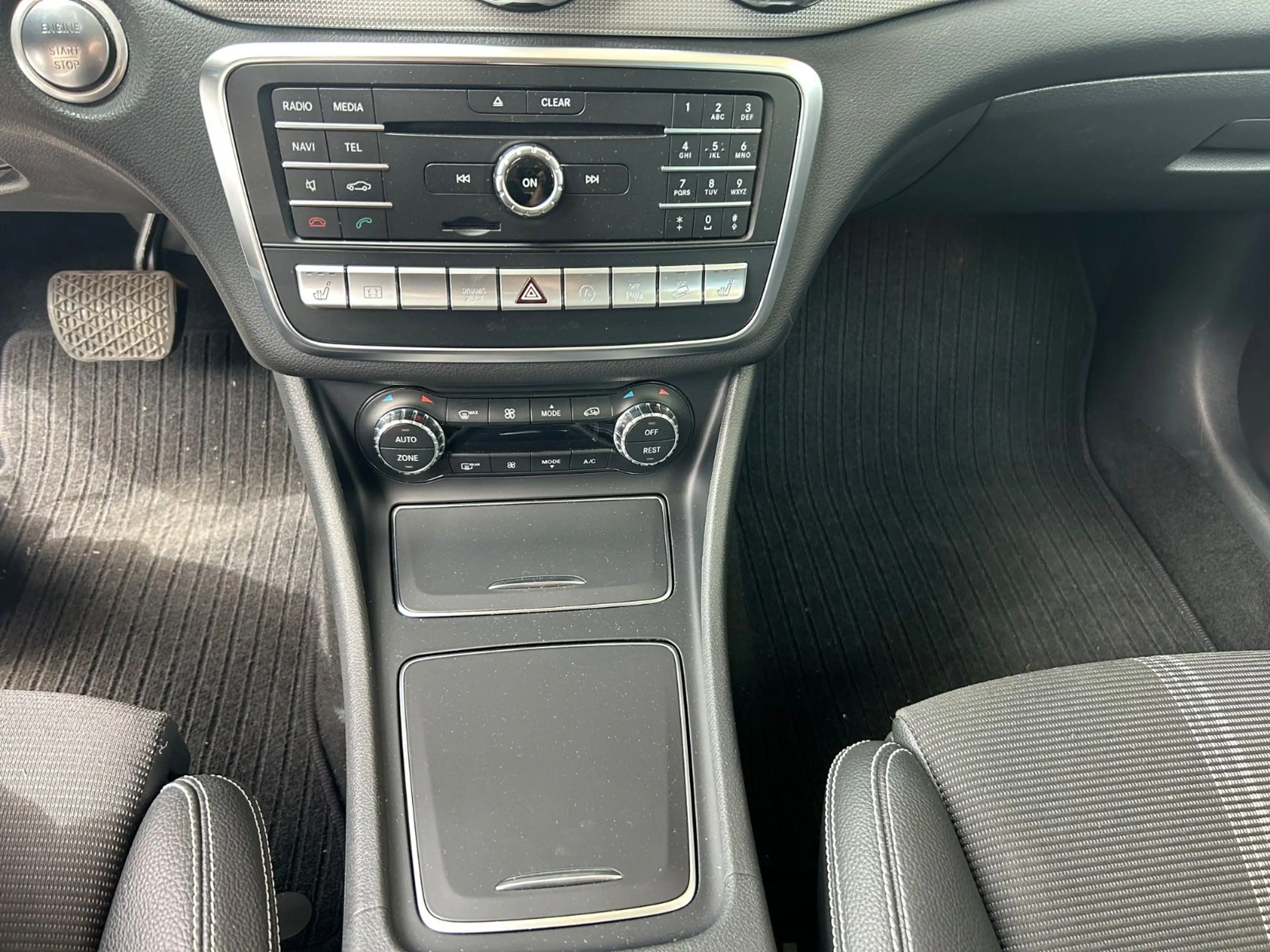 Mercedes-Benz GLA 220 4Matic Autom.Ahk Shz Pdc Kamera Garantie — photo 32