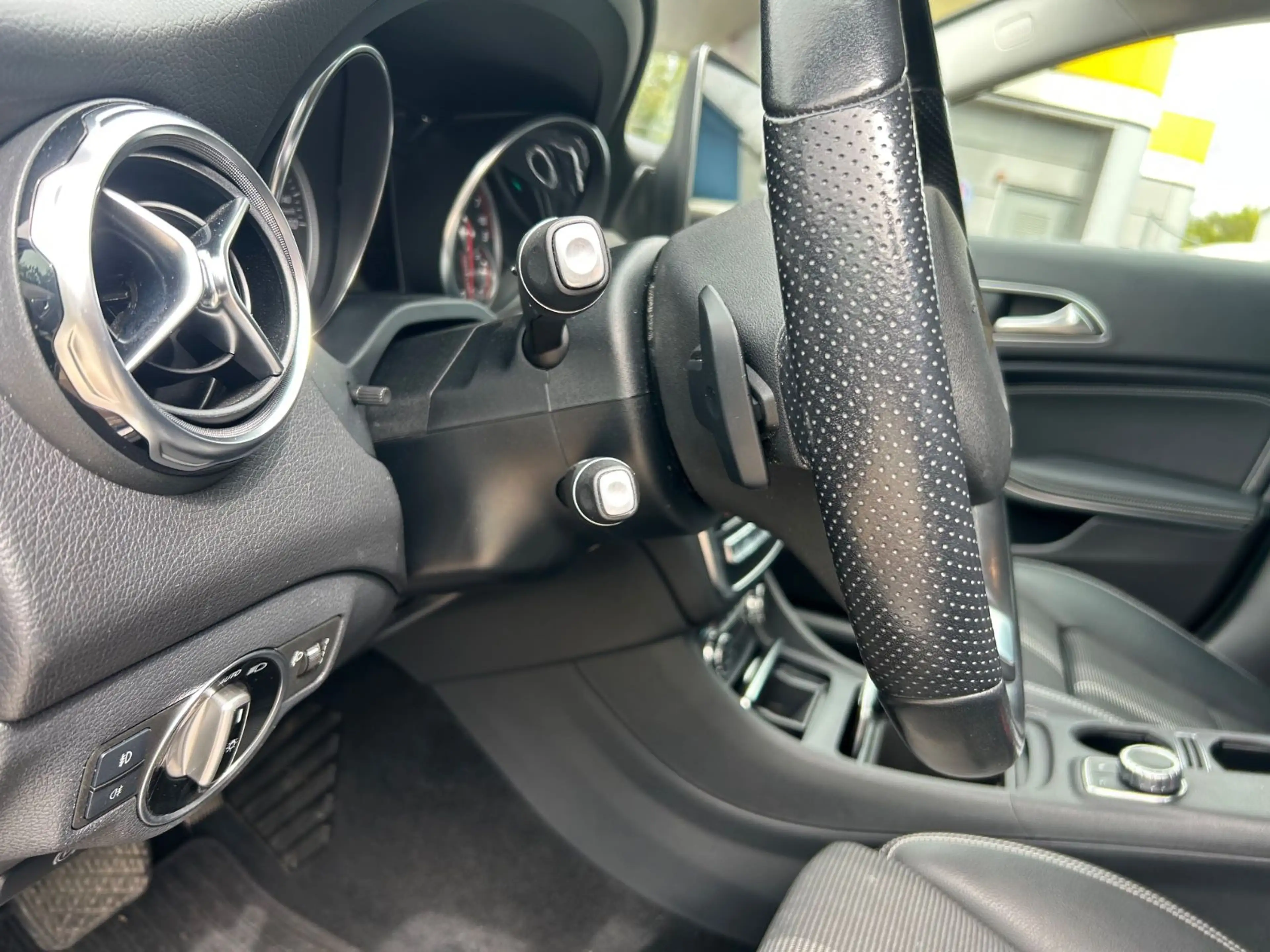 Mercedes-Benz GLA 220 4Matic Autom.Ahk Shz Pdc Kamera Garantie — photo 26