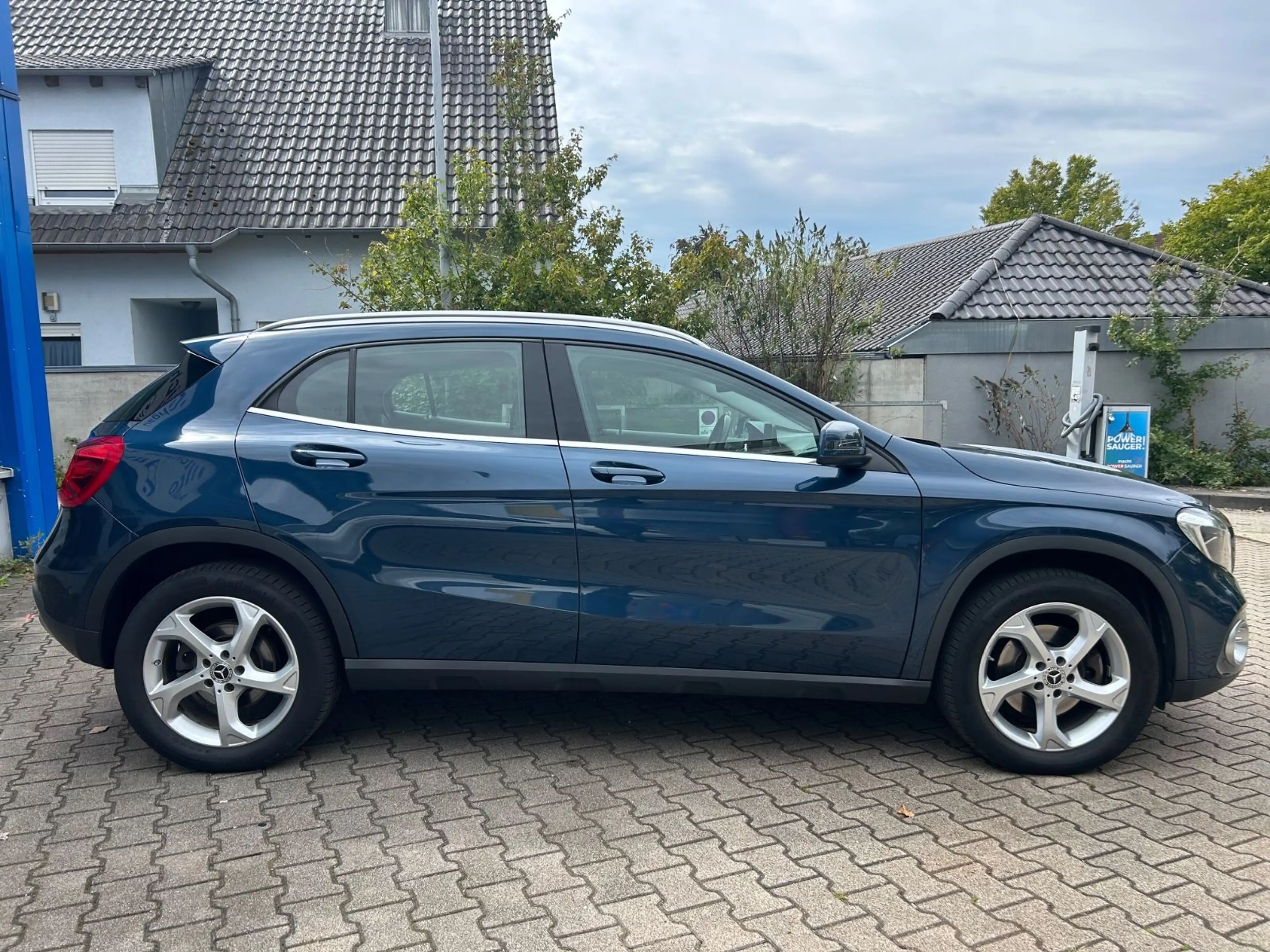 Mercedes-Benz GLA 220 4Matic Autom.Ahk Shz Pdc Kamera Garantie — photo 4
