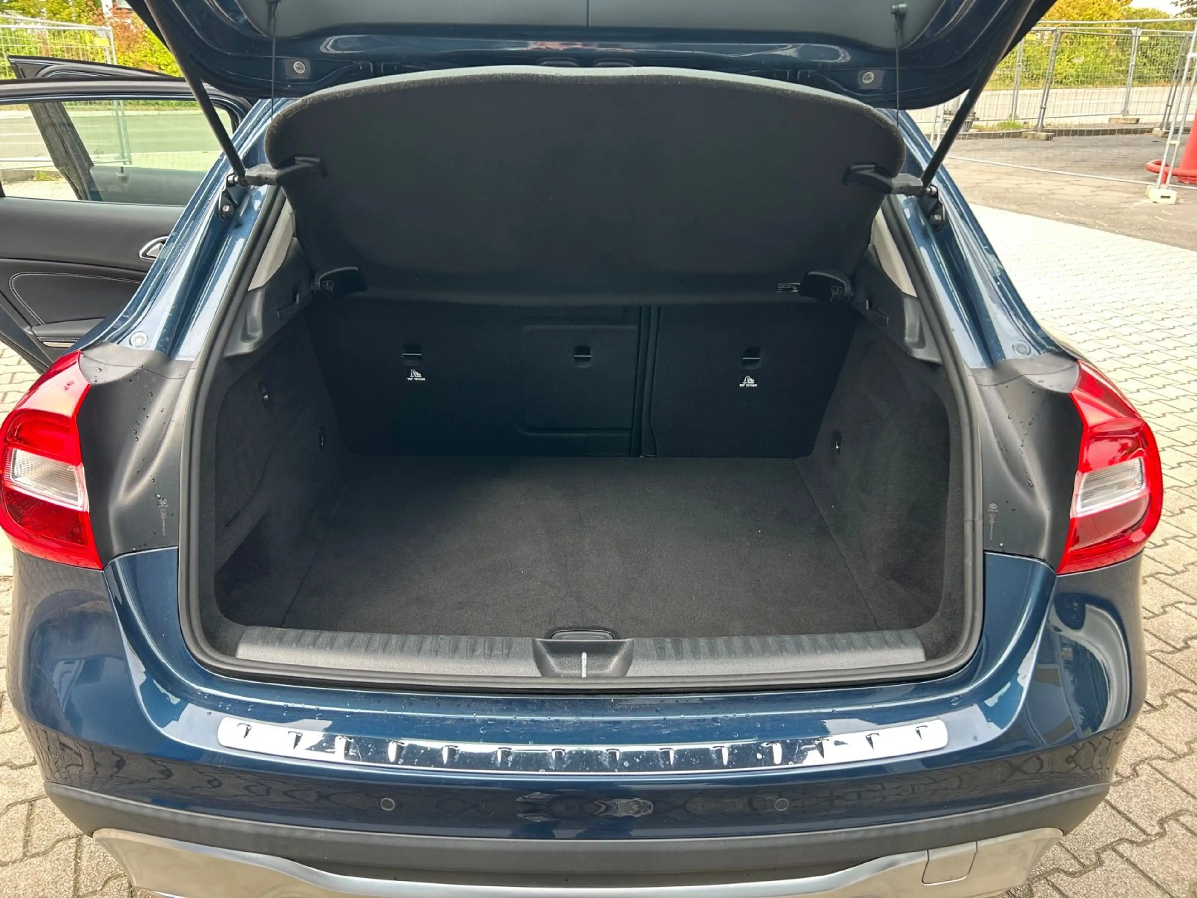 Mercedes-Benz GLA 220 4Matic Autom.Ahk Shz Pdc Kamera Garantie — photo 27