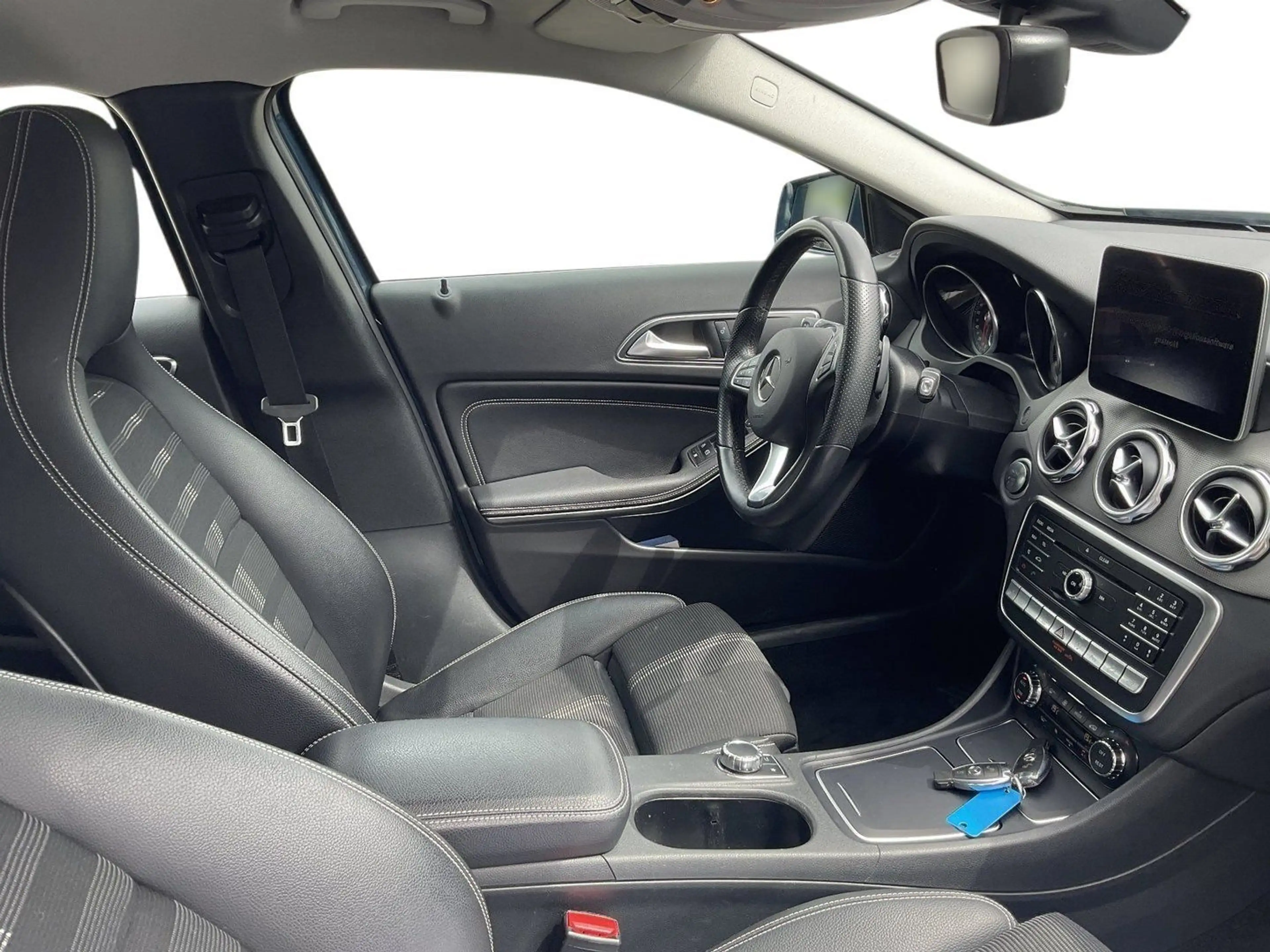 Mercedes-Benz GLA 220 4Matic Autom.Ahk Shz Pdc Kamera Garantie — photo 6