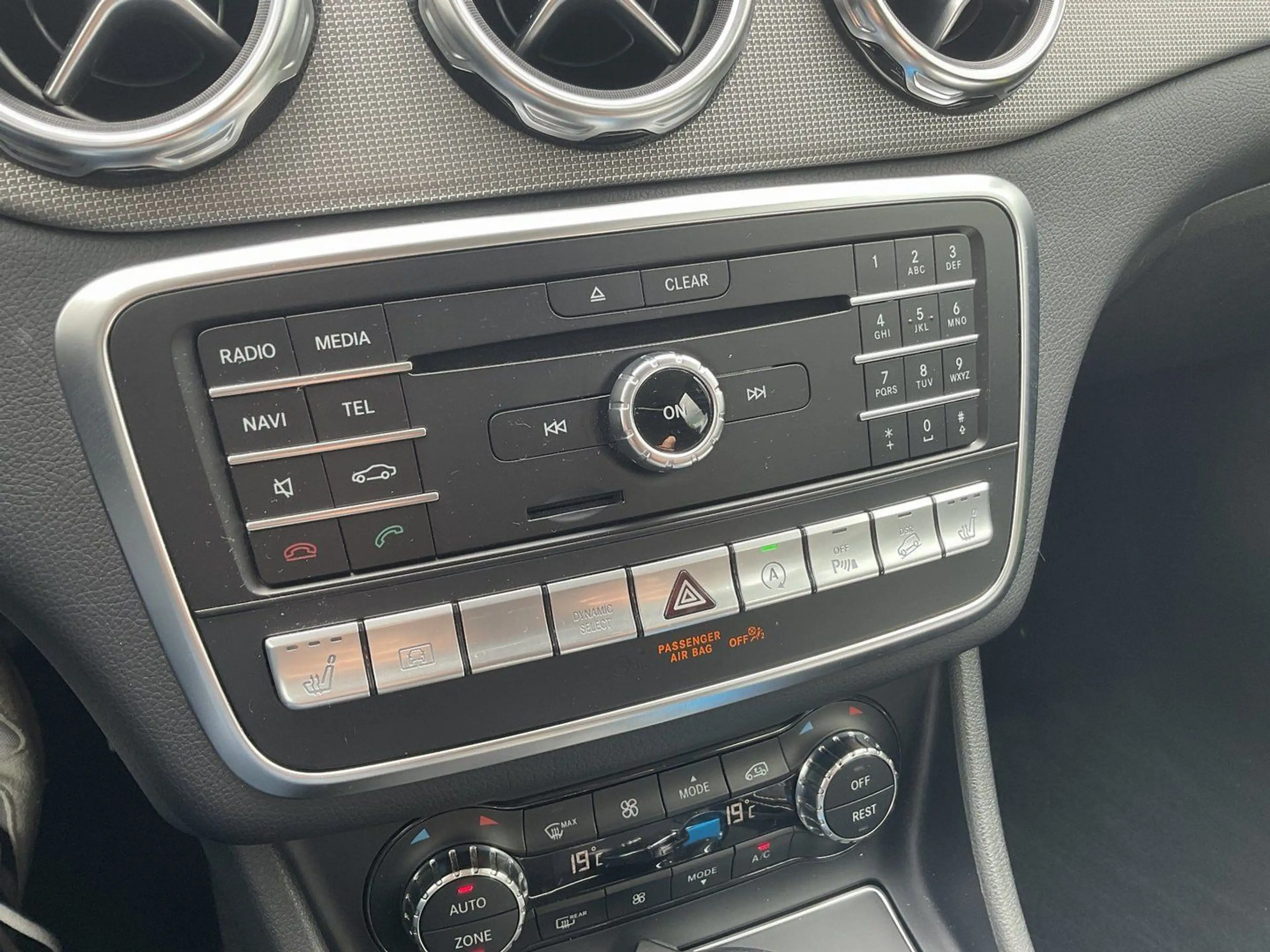Mercedes-Benz GLA 220 4Matic Autom.Ahk Shz Pdc Kamera Garantie — photo 14