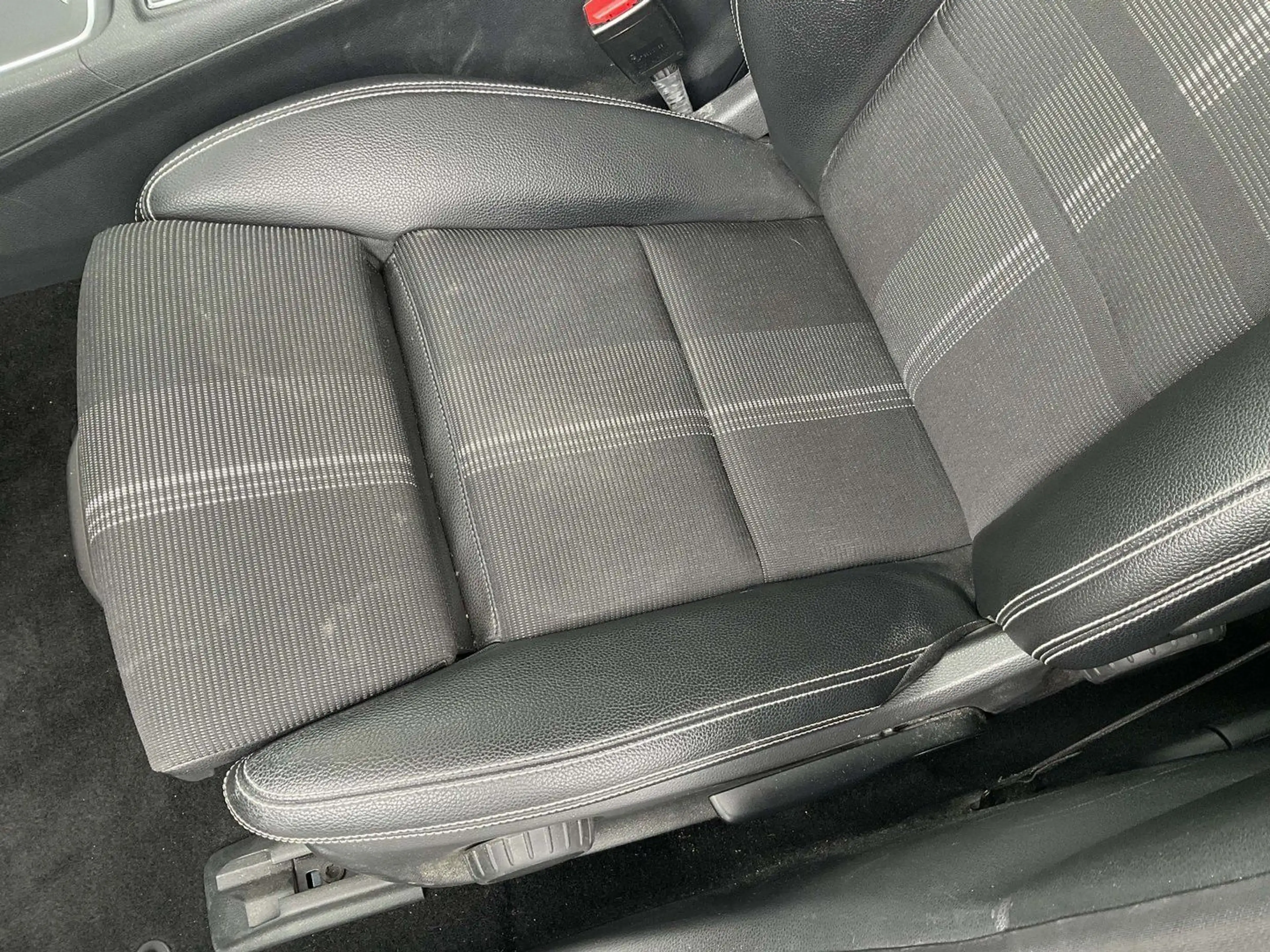 Mercedes-Benz GLA 220 4Matic Autom.Ahk Shz Pdc Kamera Garantie — photo 8