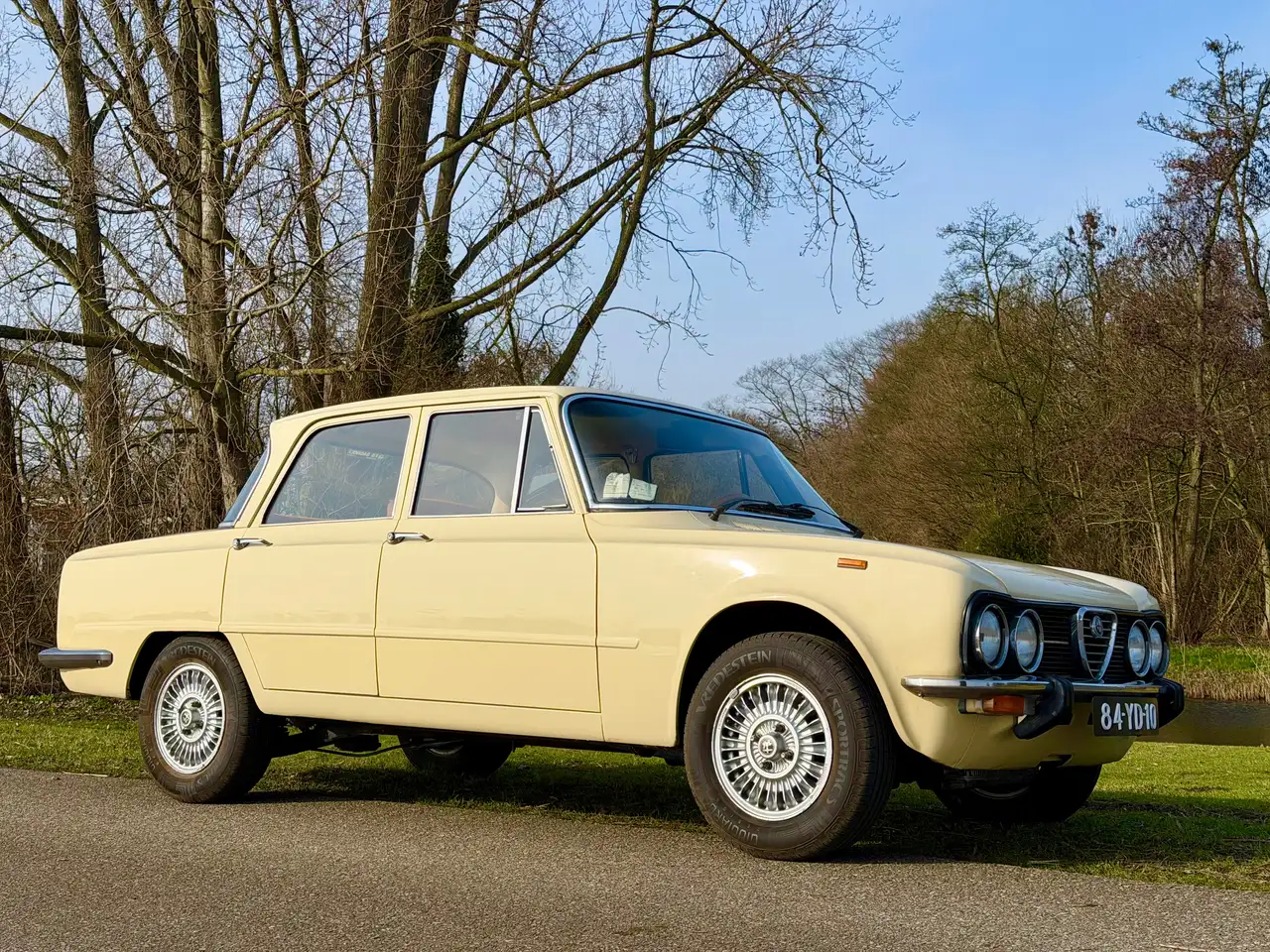 Alfa Romeo Giulia zonnige Nuova Super 1300 waar je vrolijk van wordt, foto 4