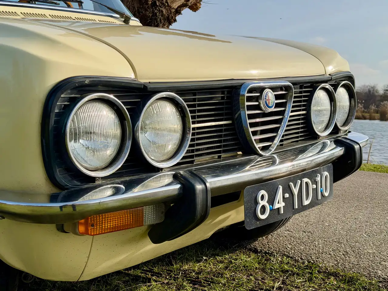 Alfa Romeo Giulia zonnige Nuova Super 1300 waar je vrolijk van wordt, foto 7