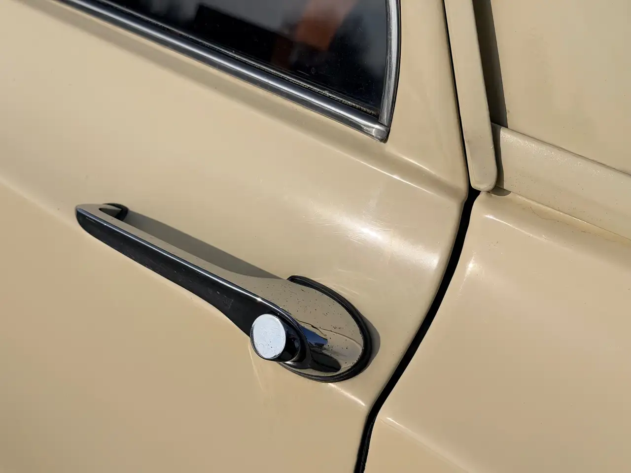 Alfa Romeo Giulia zonnige Nuova Super 1300 waar je vrolijk van wordt, foto 9
