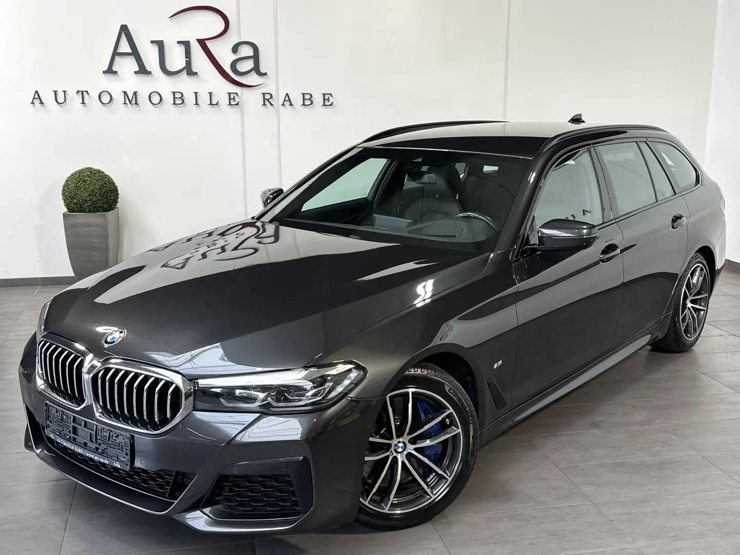 BMW 540 Touring xDrive M-Sport NAV+LED+HEAD-UP+KAM Grau - 1