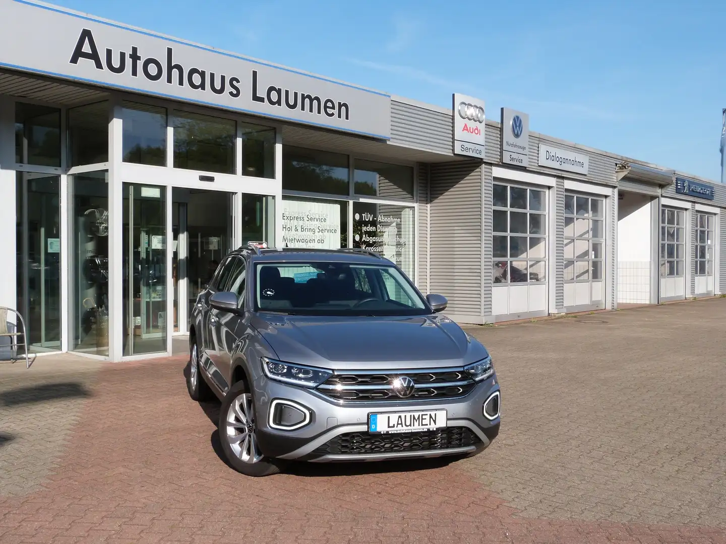 Volkswagen T-Roc 1.5 TSI DSG Style EasyOpen KAMERA ACC Kessy Plateado - 1