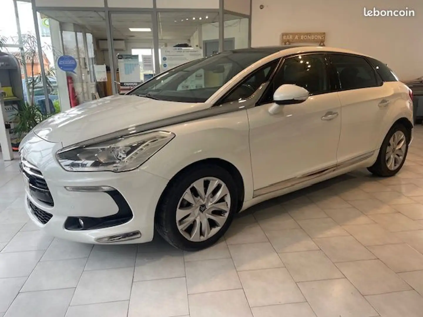Citroen DS5 1.6 BlueHdi120 EXECUTIVE S-S Blanc - 1