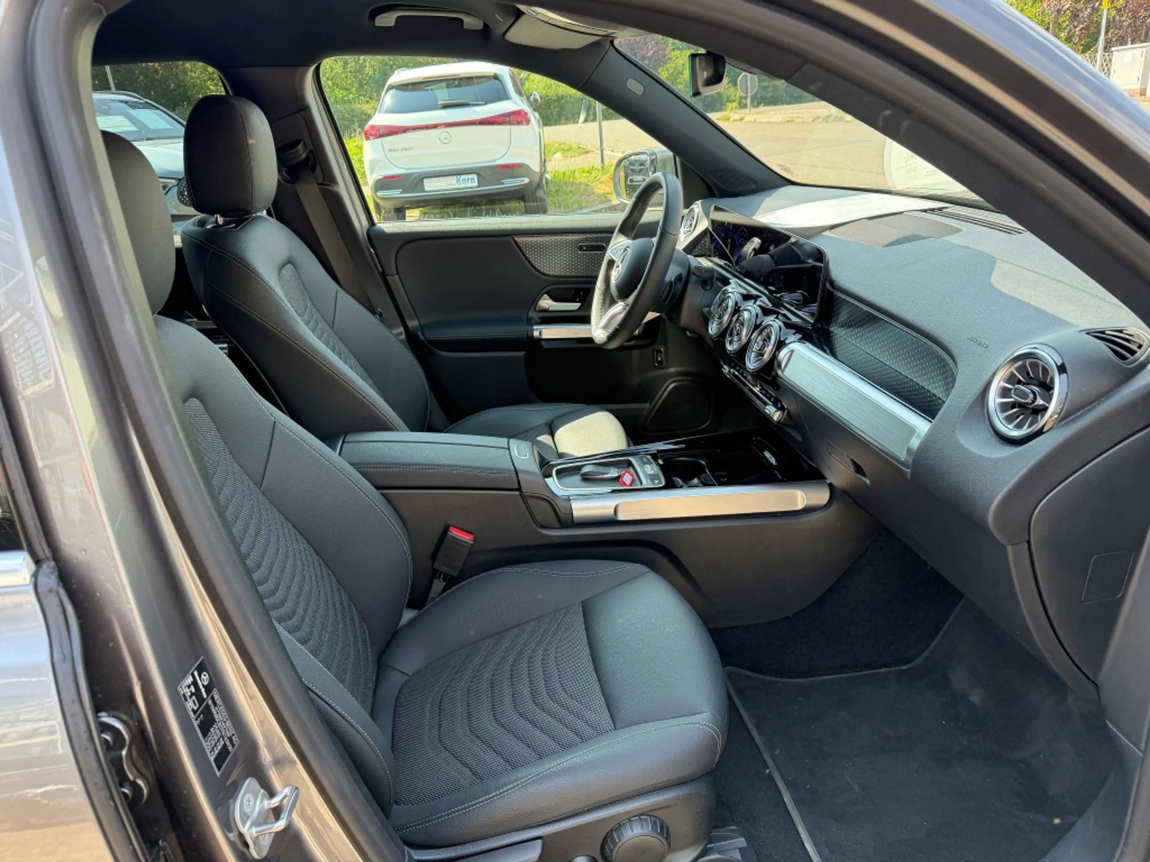 Mercedes-Benz EQB 250 + Progressive Distr. getGlas WinterP uvm — photo 5
