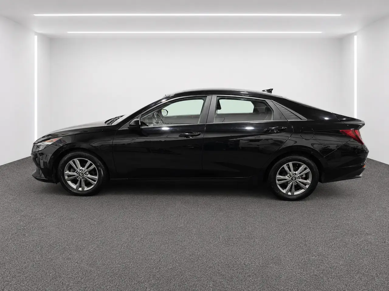Hyundai ELANTRA снимка Hyundai ELANTRA