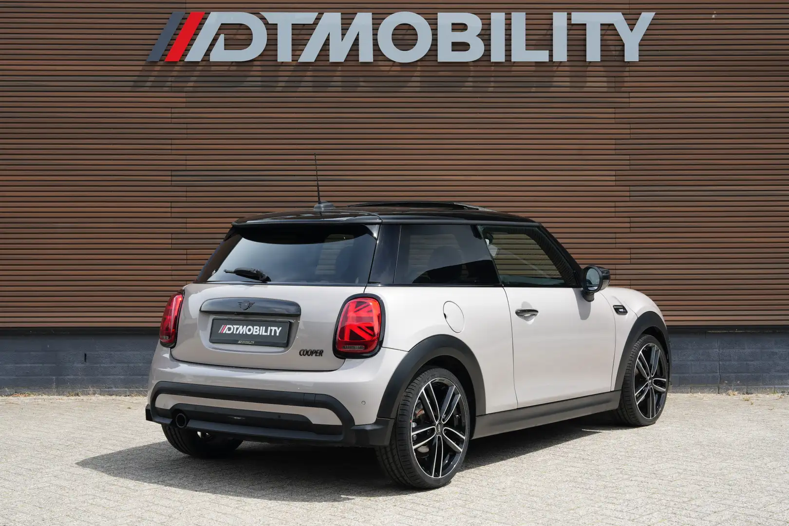 MINI Cooper Mini 1.5 Camden Edition | Panoramadak | Apple Carp Plateado - 2