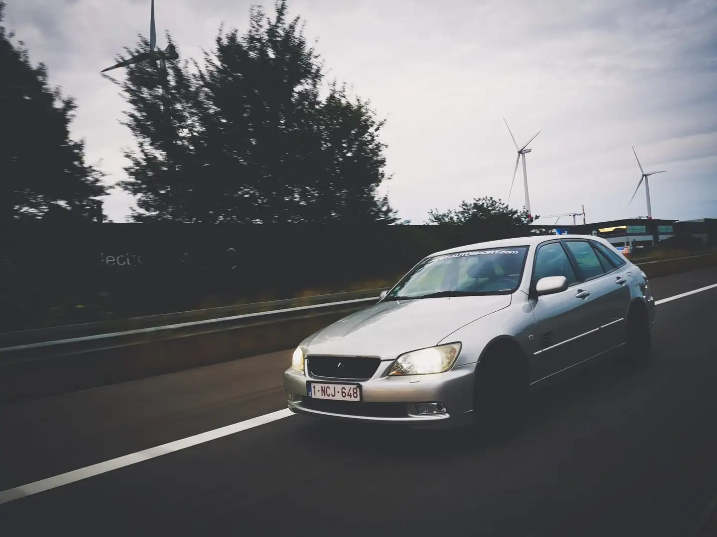 Lexus IS 300 IS 300 SportCross Gümüş rengi - 1