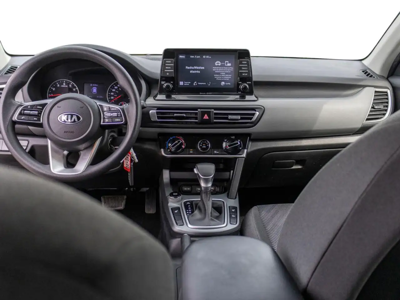 Kia Seltos photo Kia Seltos