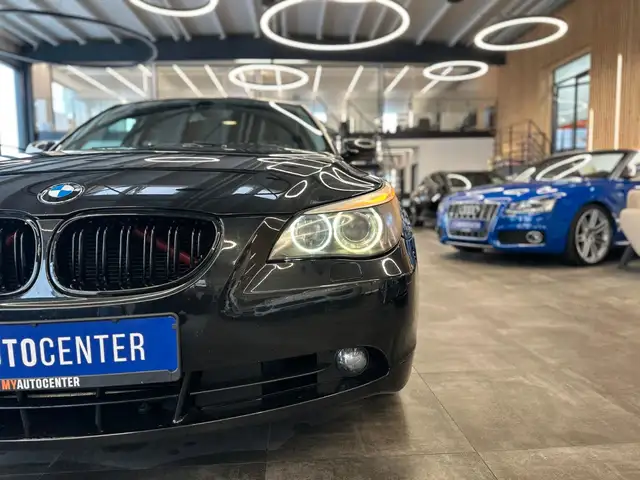 BMW 5 Series view 3