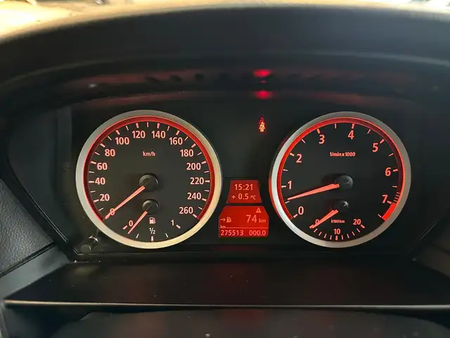 BMW 5 Series view 10