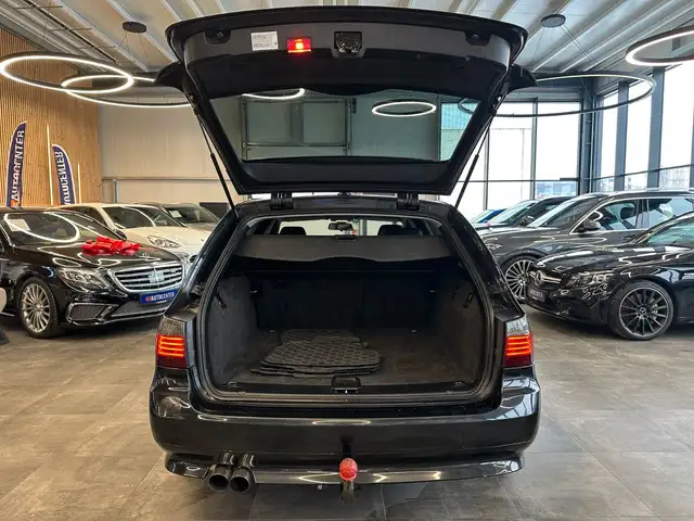 BMW 5 Series view 8