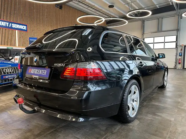 BMW 5 Series view 5