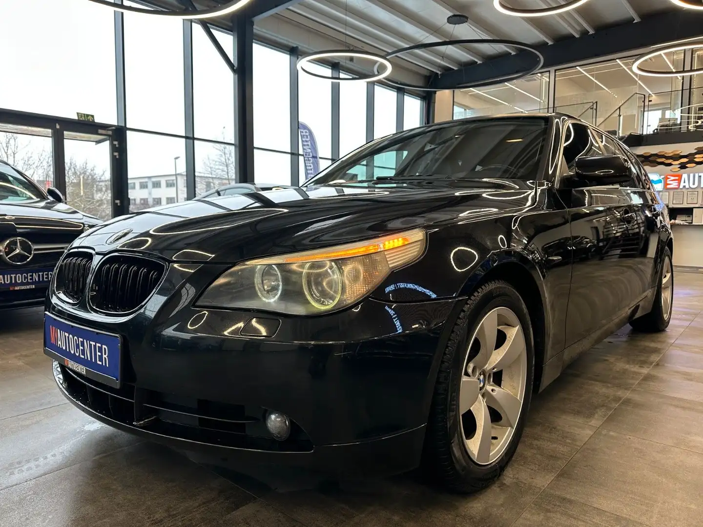 BMW 530 i Touring *Klima*Navi*Xenon*AHK*Freisprech* Schwarz - 2