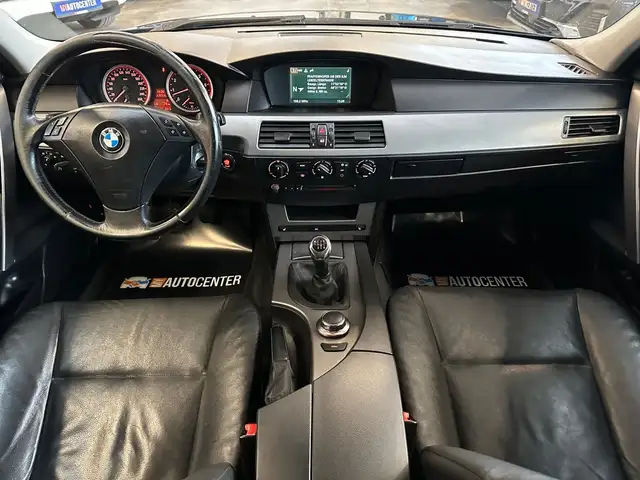 BMW 5 Series view 9