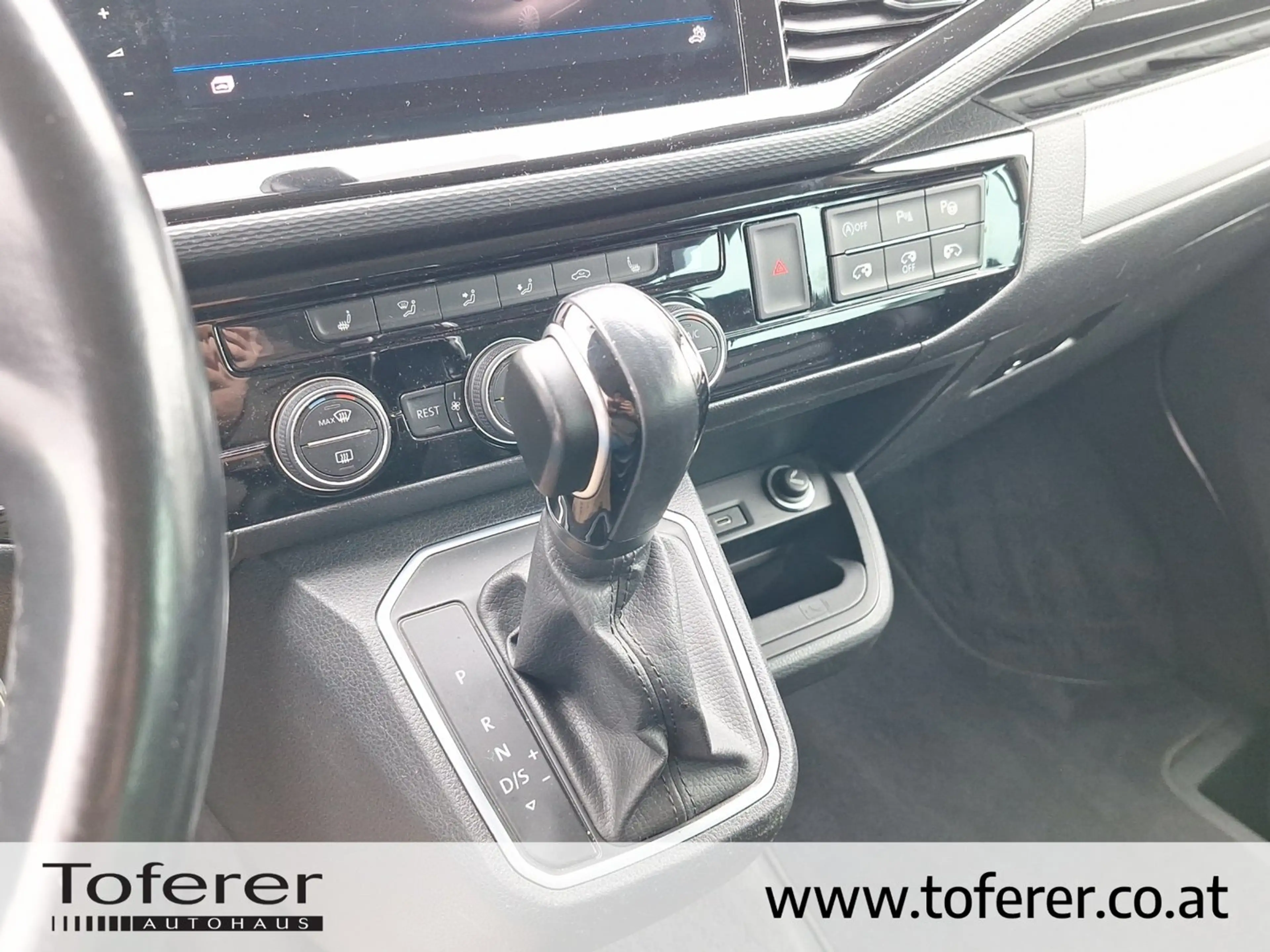 Volkswagen T6.1 Multivan VW T6.1 Multivan Highline TDI — photo 12