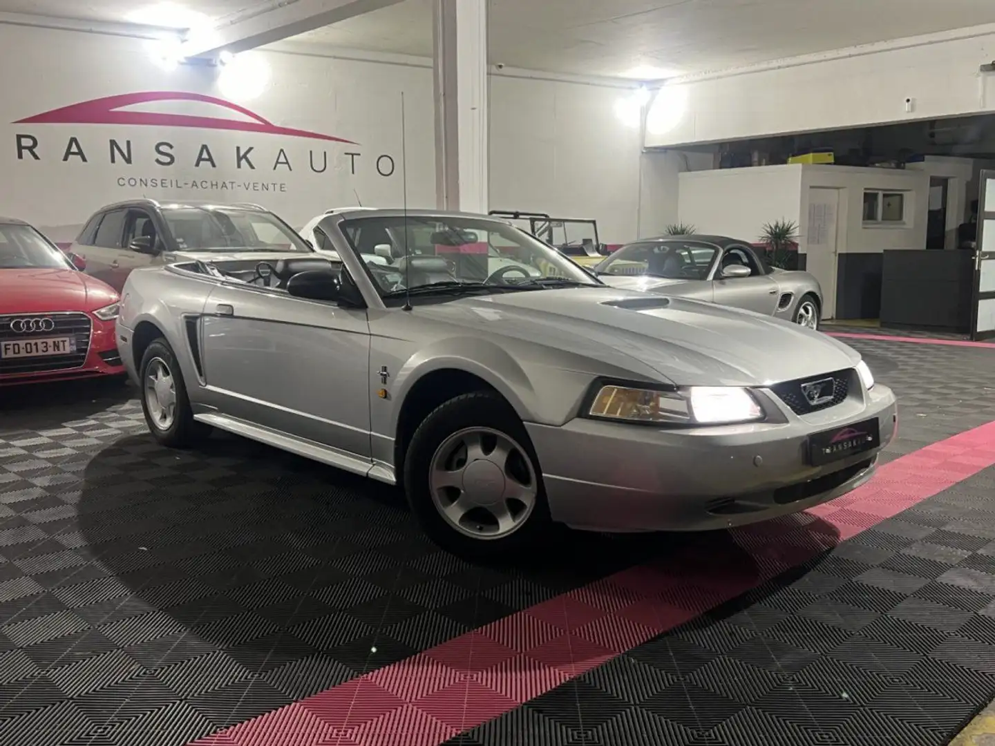 Ford Mustang cabriolet v6 3.8l 190 ch Gris - 1