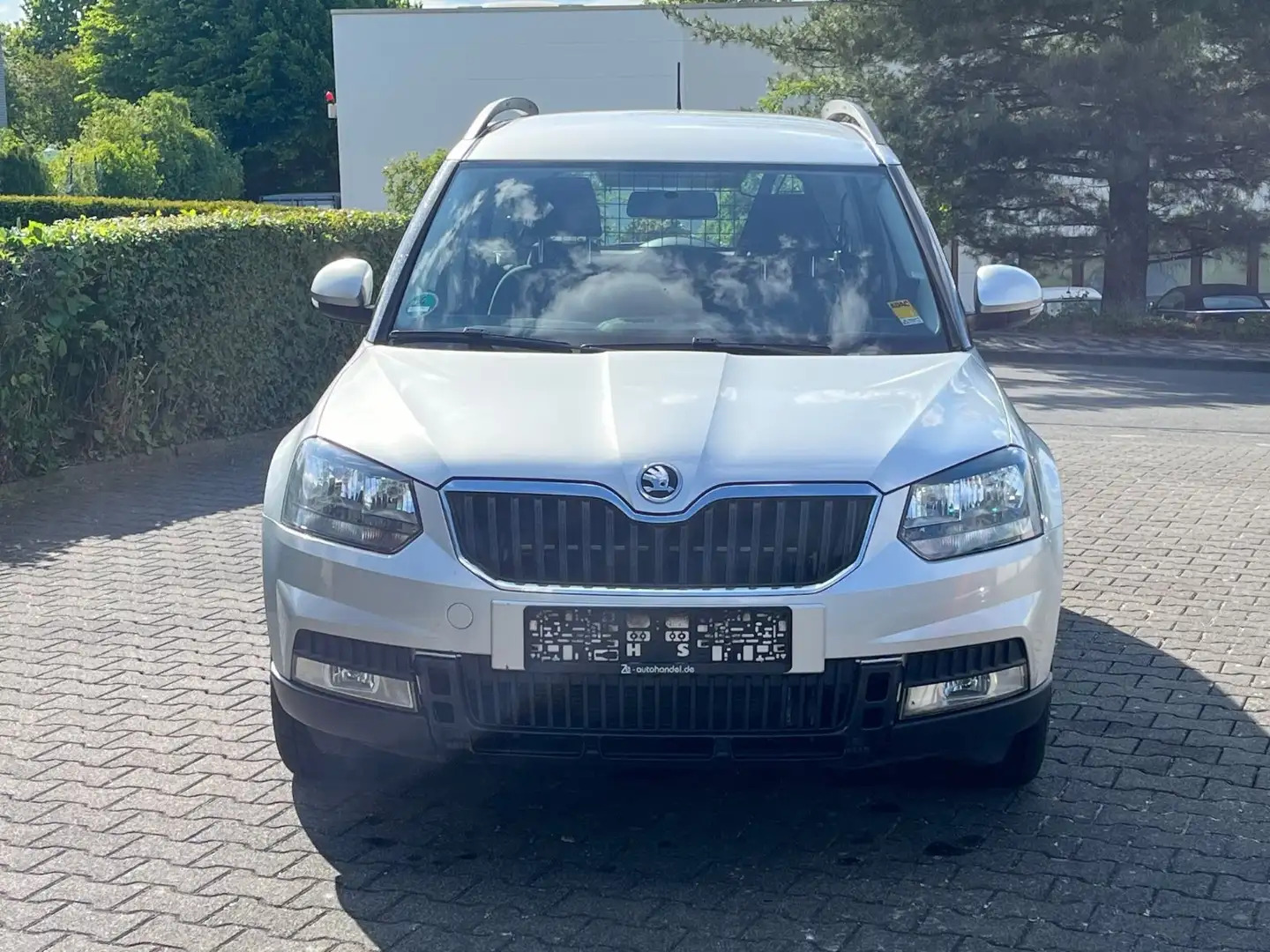Skoda Yeti 2.0 TDI Active Outdoor 4x4 1.Hand AHK Plateado - 2