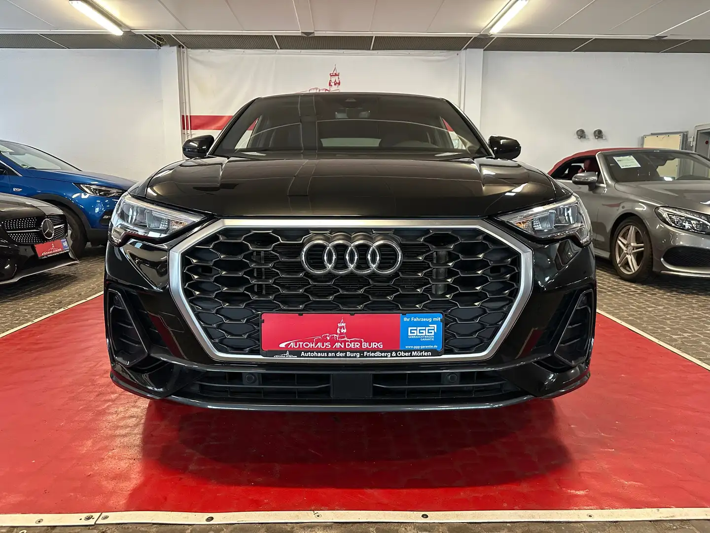 Audi Q3 45 TFSI e basis Schwarz - 2
