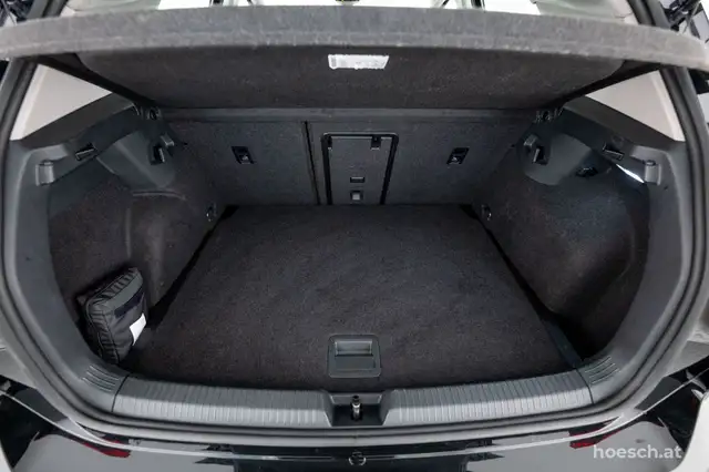 Volkswagen Golf view 8