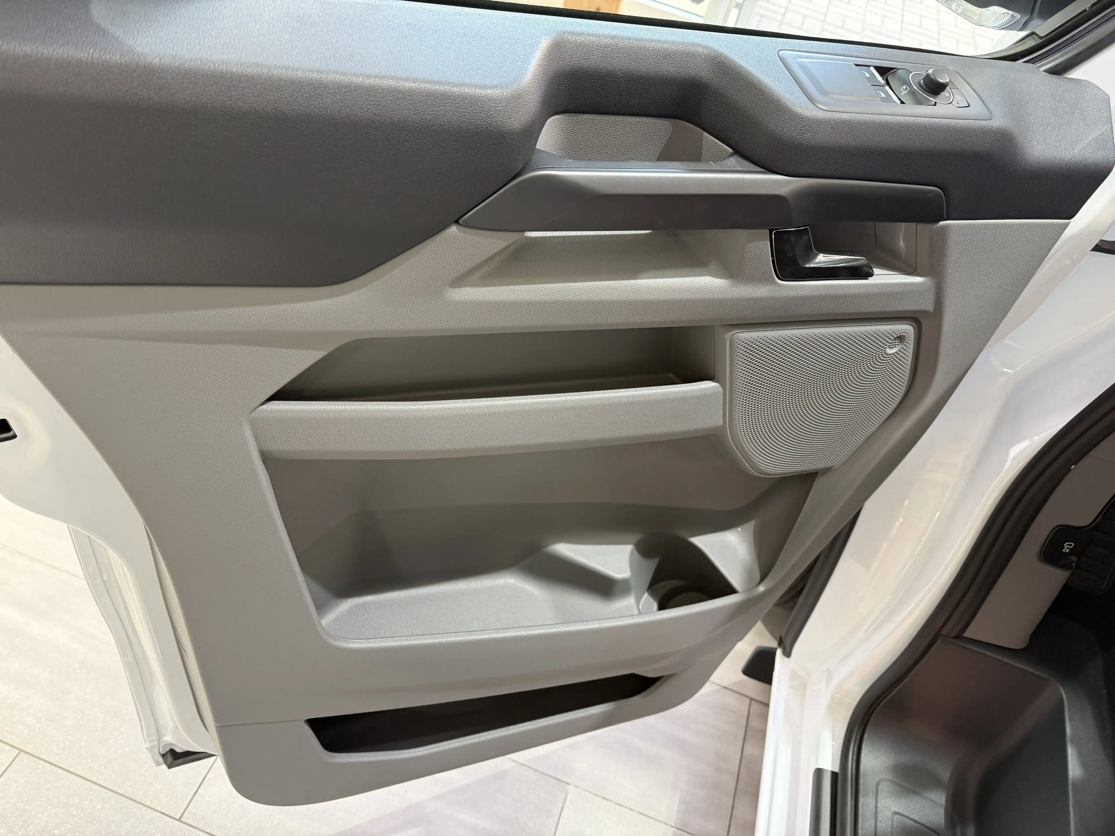Ford Tourneo Custom Titanium L2 3-Zonen-Klima / Winter-Paket — photo 10