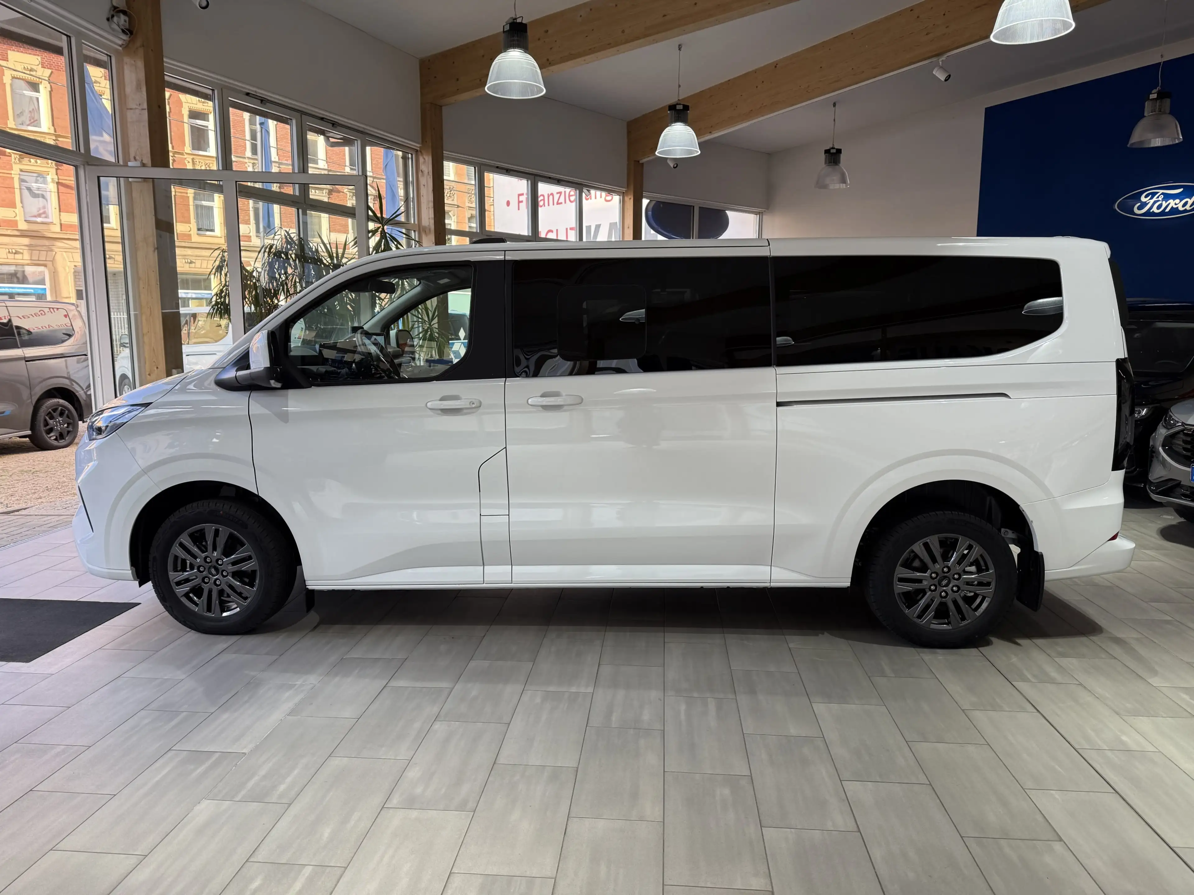 Ford Tourneo Custom Titanium L2 3-Zonen-Klima / Winter-Paket — photo 8