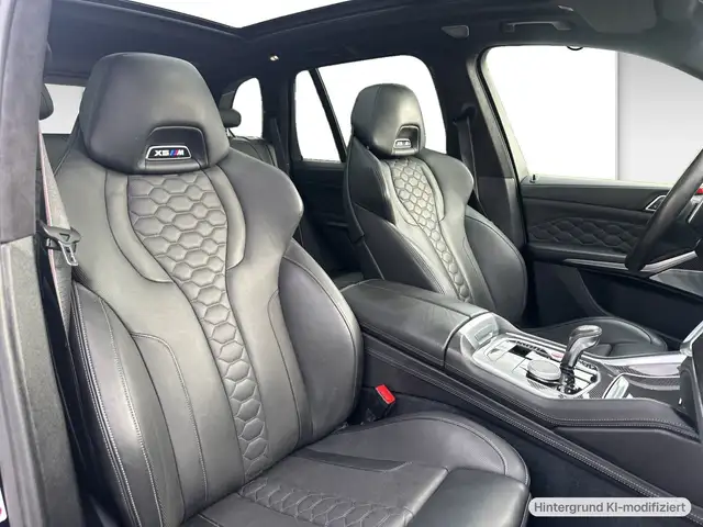 BMW X5 M view 6